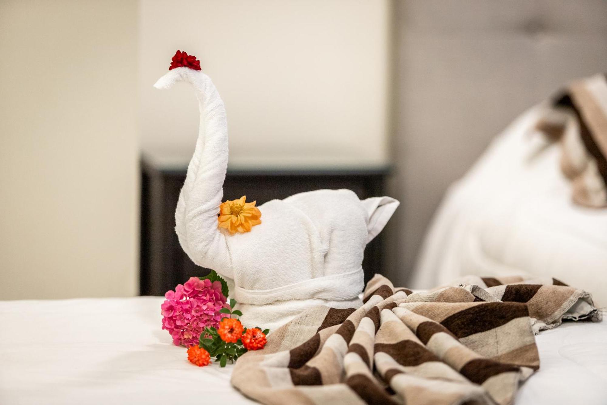 Hotel Royal Victoria Ngoại thất bức ảnh